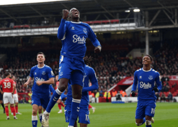Everton's Abdoulaye Doucoure celebrates scoring